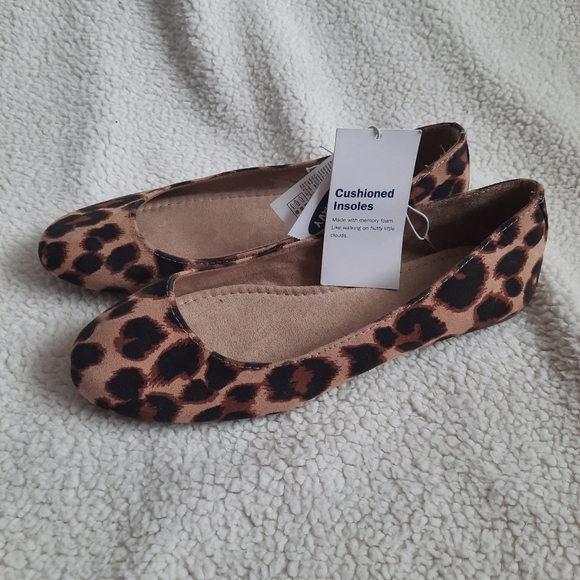 Old Navy Leppard print flat shoes - Picture 4 of 4